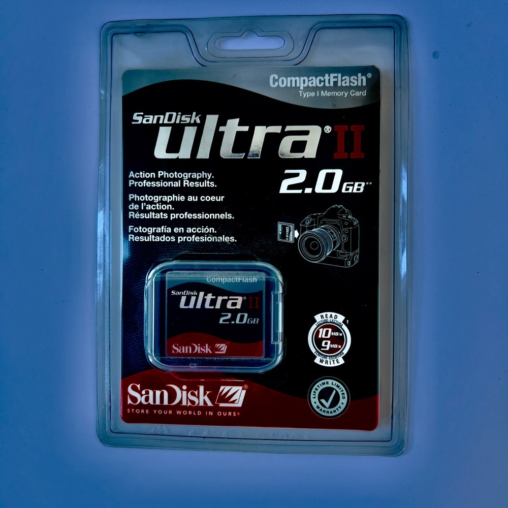 SanDisk Ultra II 2.0GB CompactFlash Memory Card - Black and Red